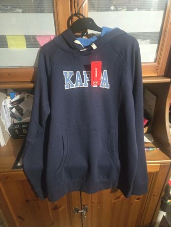 Nouveau pull avec étiquette