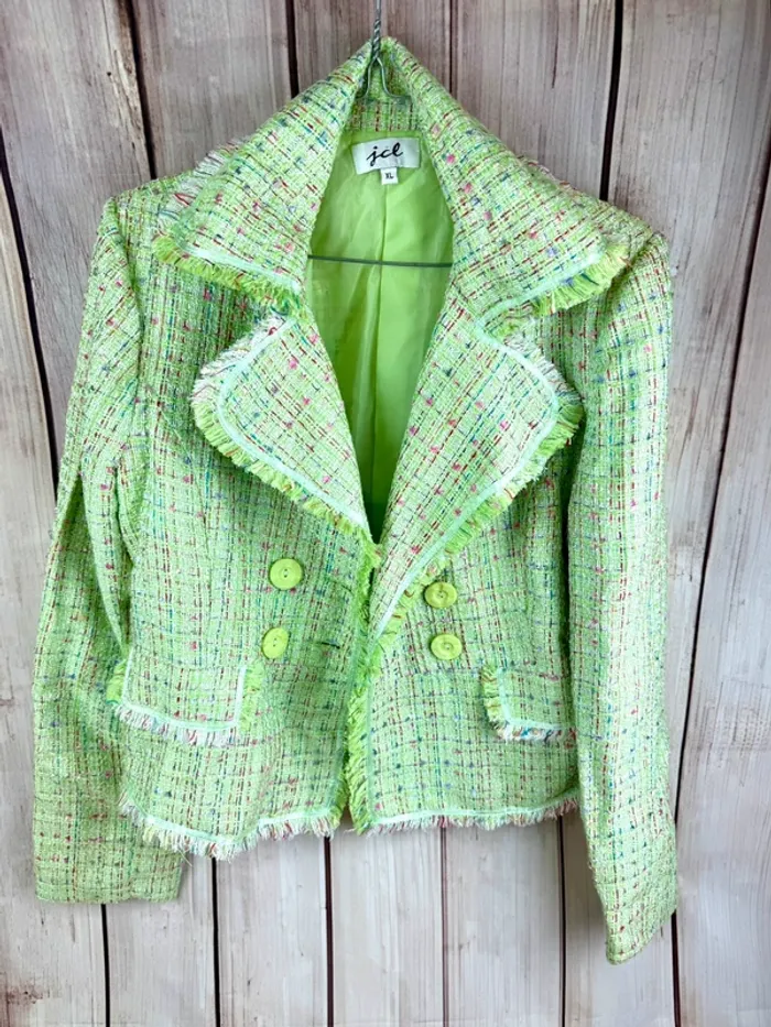Veste style tailleur en tweed vert acidulé, doublure satinée, coupe courte et élégante XL - photo numéro 2