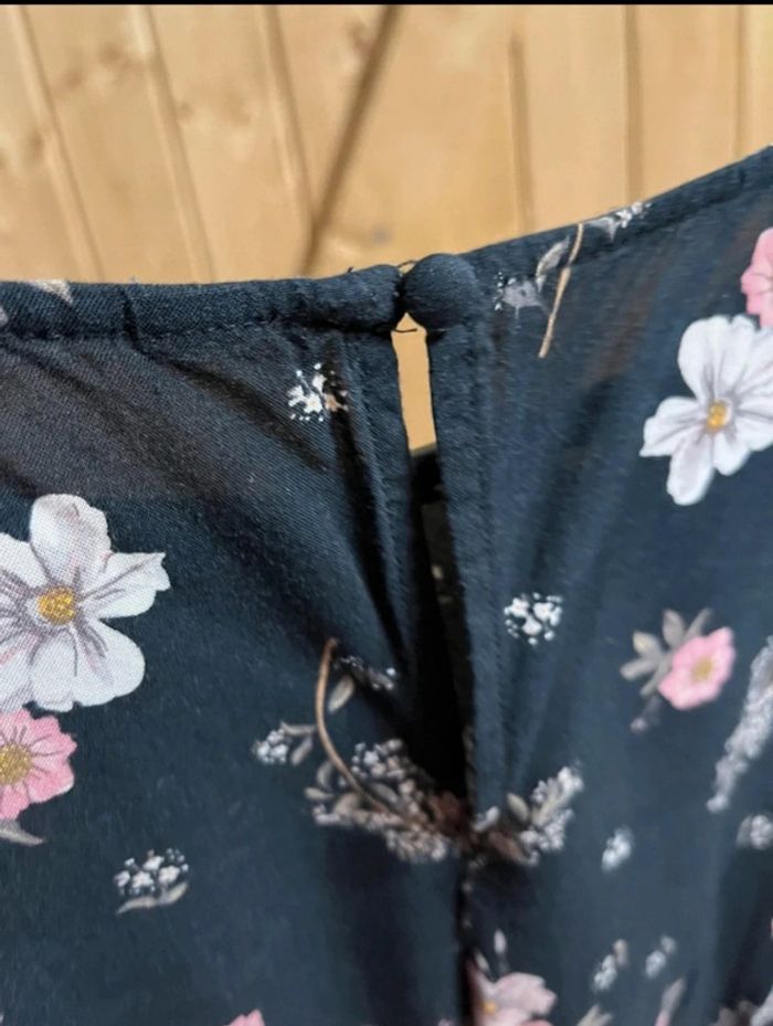 Robe "H&M" noire - motif fleurs - photo numéro 3