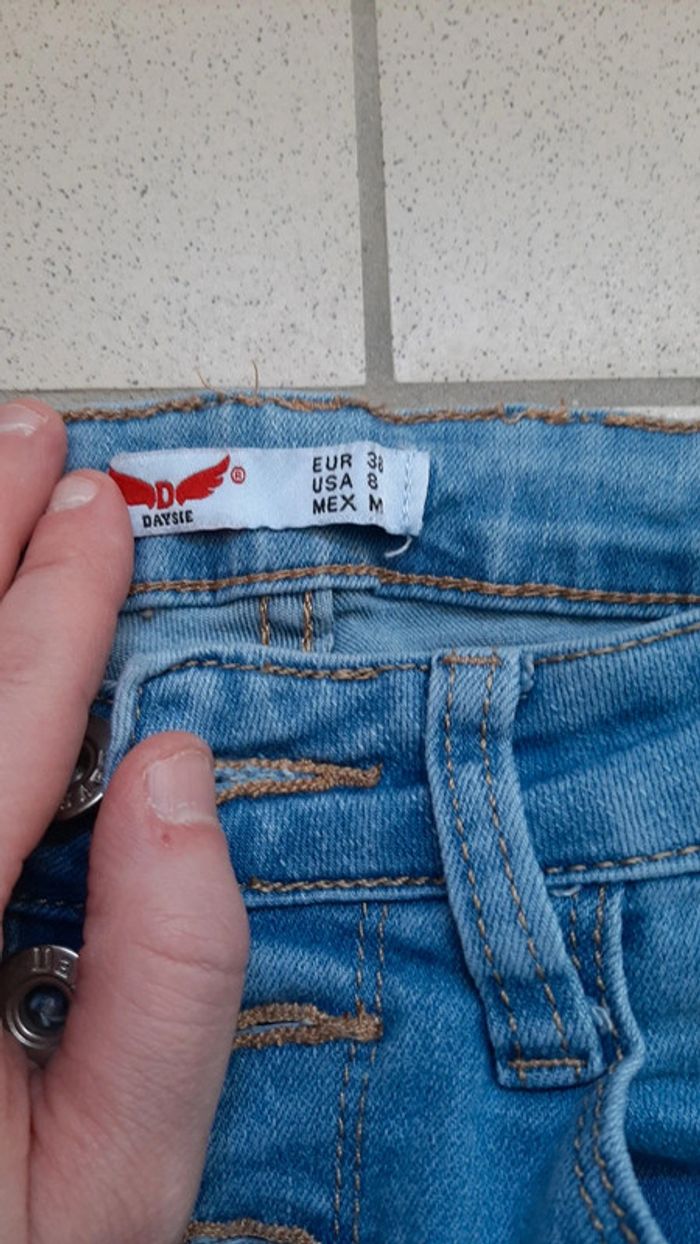 Jean troué femme taille 38 peux convenir 36 - photo numéro 7