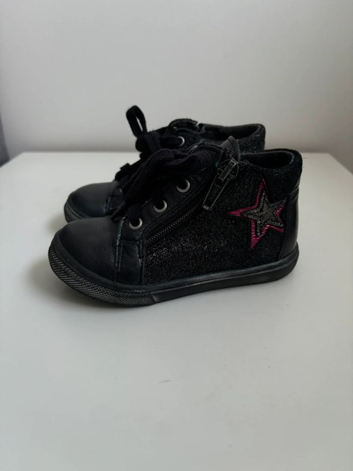Chaussures montantes pointure 22 - photo numéro 5