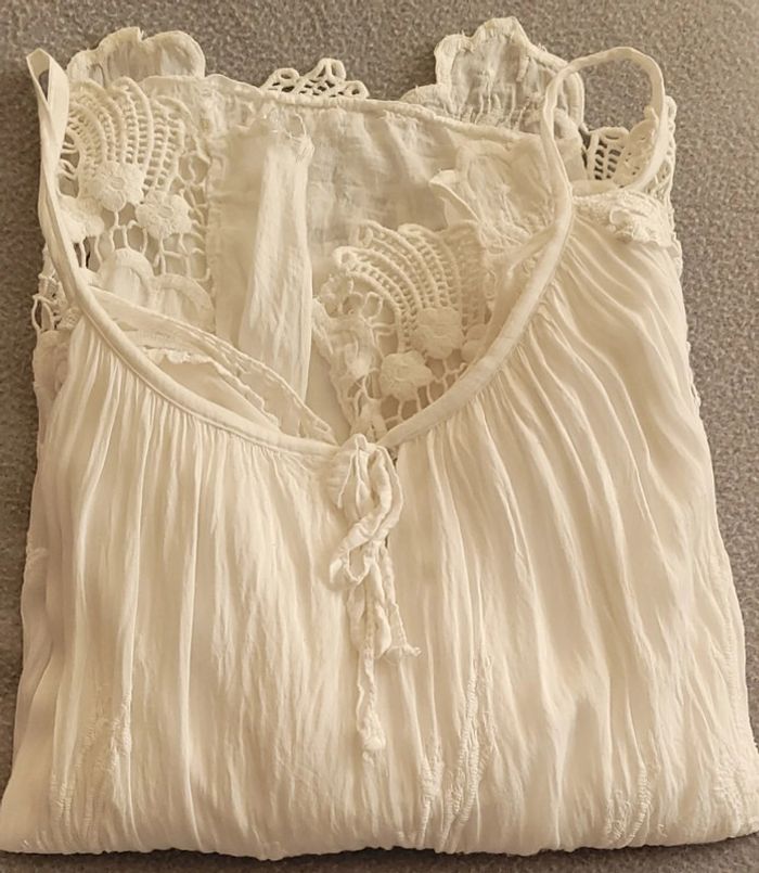 Haut avec épaules dénudées - photo numéro 1