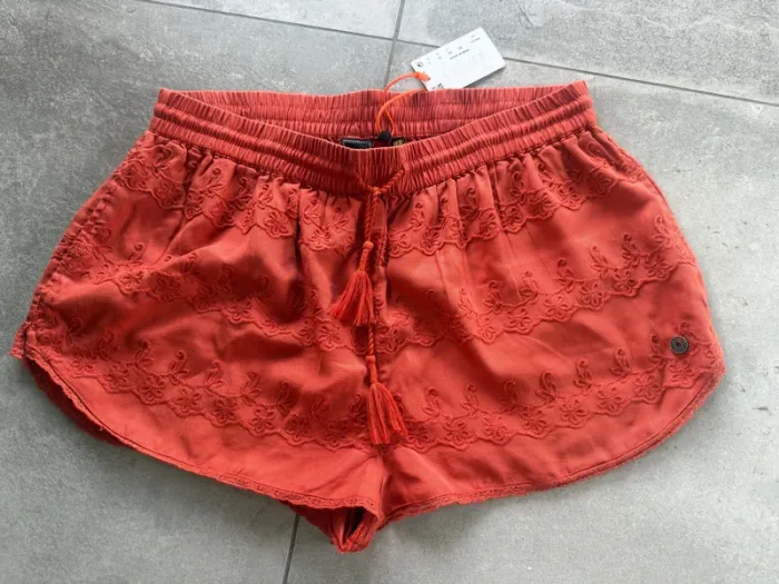 Short Superdry taille 42 neuf étiquette