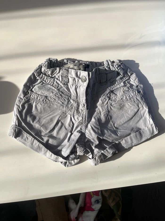 Short court fille ajustable à la taille