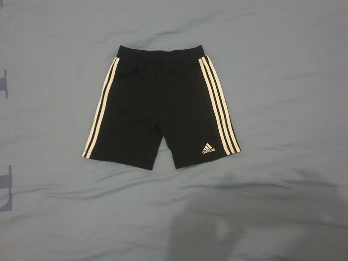 Short Adidas taille 2 ans - photo numéro 2