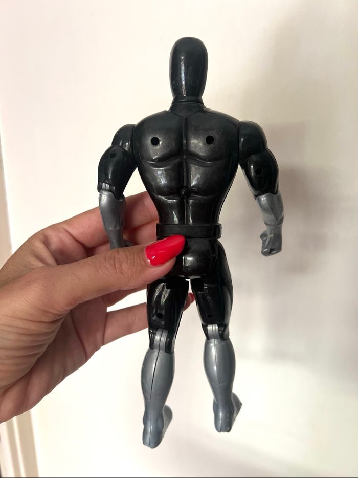 Super héros noir et gris - photo numéro 2