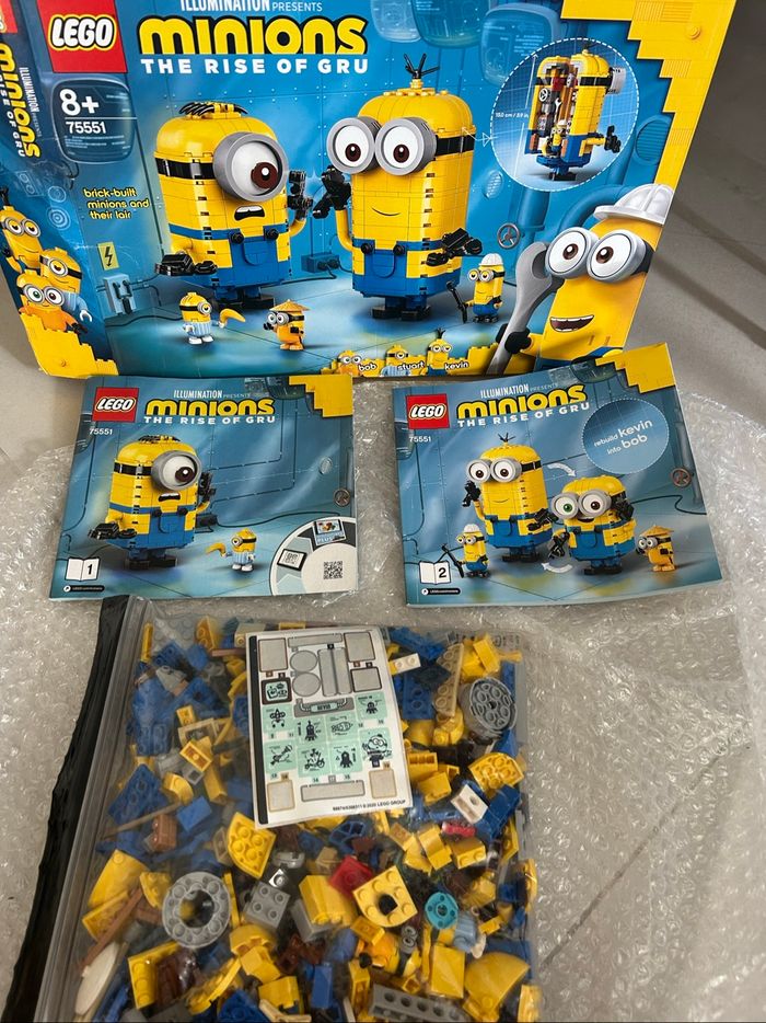75551 LEGO Minions Les maxi-Minions et leurs repaires