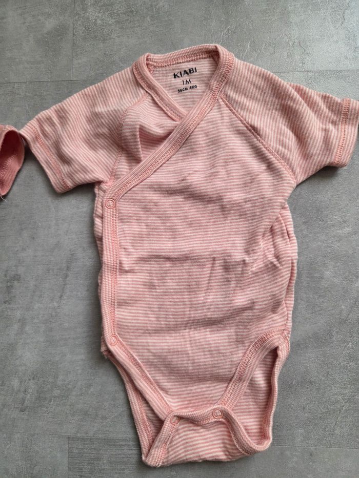 Lot de 3 bodies kiabi 1mois - photo numéro 3