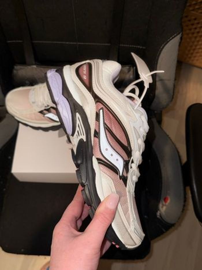 Saucony blanche et rose neuf taille 40 - photo numéro 3
