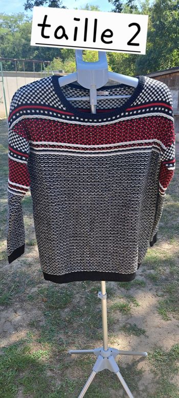 Pull. Femme