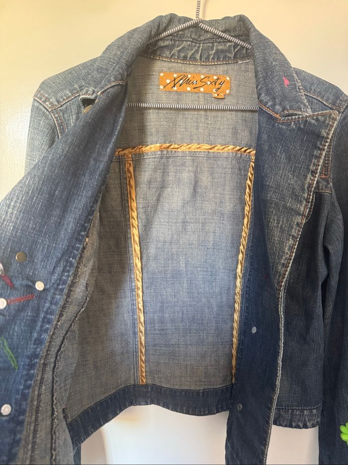 Veste en jean customisée - photo numéro 10