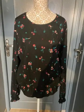 Blouse noir à fleurs