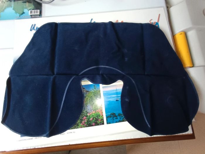 Coussin gonflable et masque de nuit - photo numéro 6