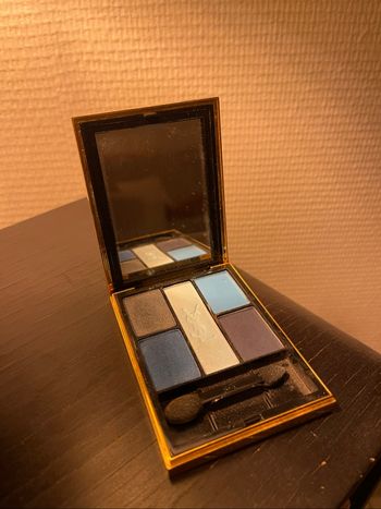 Palette de maquillage Yves Saint Laurent – Édition Bleue