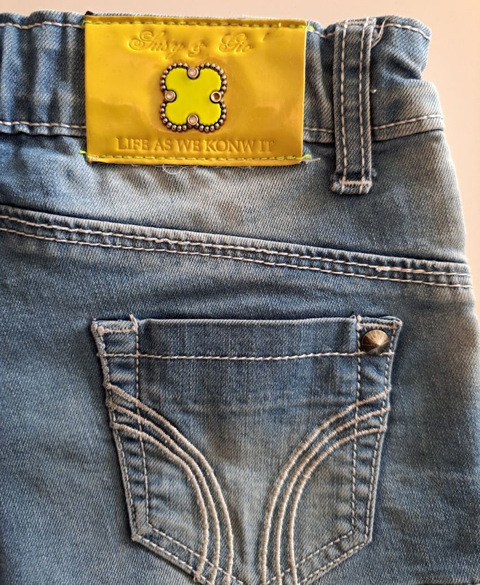 Très beau short en jean fille 4 ans TBE - photo numéro 6