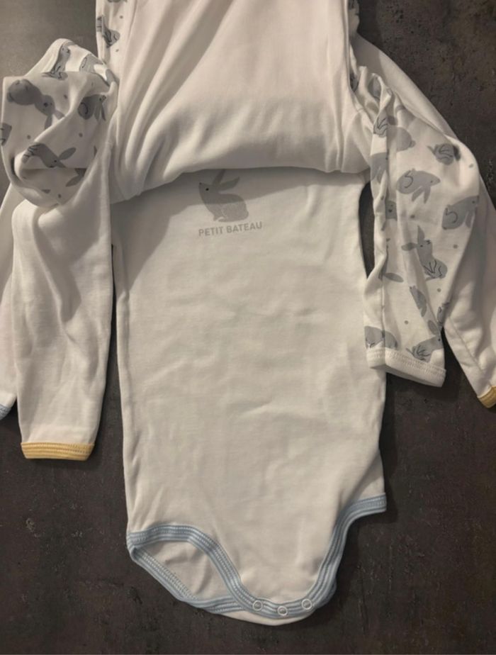 Lot de 3 bodies garçon,24 mois (petit bateau) - photo numéro 3