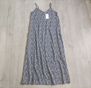 Robe taille 40 neuve La Halle nouvelle collection matière respirante et agréable achetée 25.99€