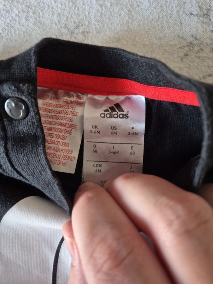 T shirt adidas mickey 3/6 mois - photo numéro 3