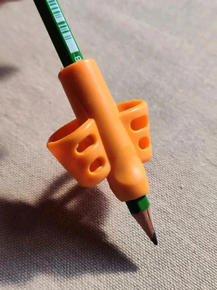 Correcteur de posture d'écriture en silicone souple - photo numéro 4