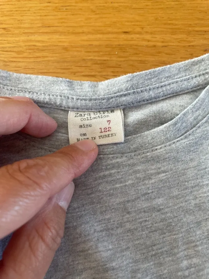 T shirt manches longues Zara 7 ans fille - photo numéro 2