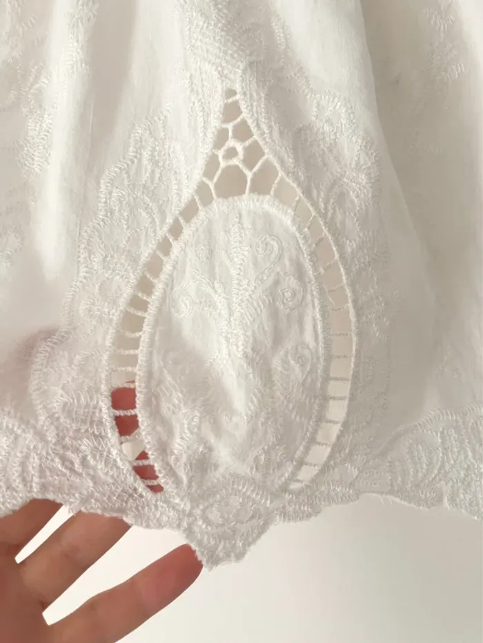 Adorable petite jupe blanche brodée / ajourée Calliope taille S - photo numéro 2