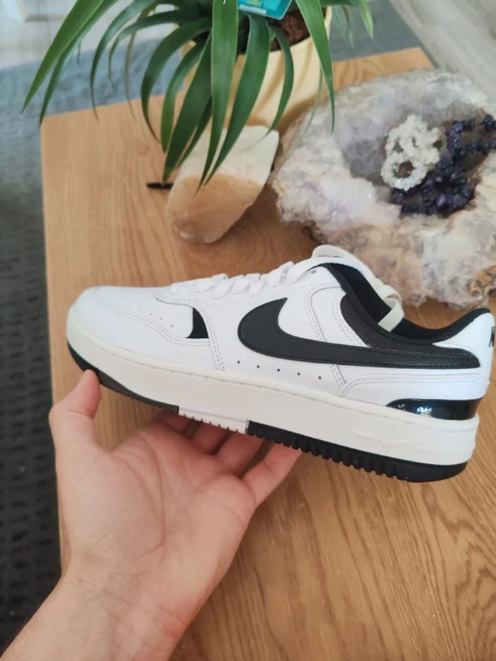 Nike Air Force Gamma Noir et Blanche neuve taille 40 - photo numéro 10