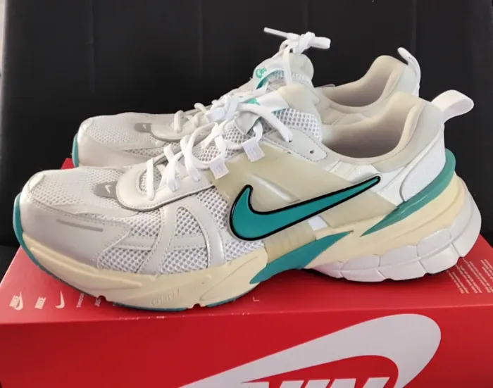 Baskets Nike V2K Run - photo numéro 2
