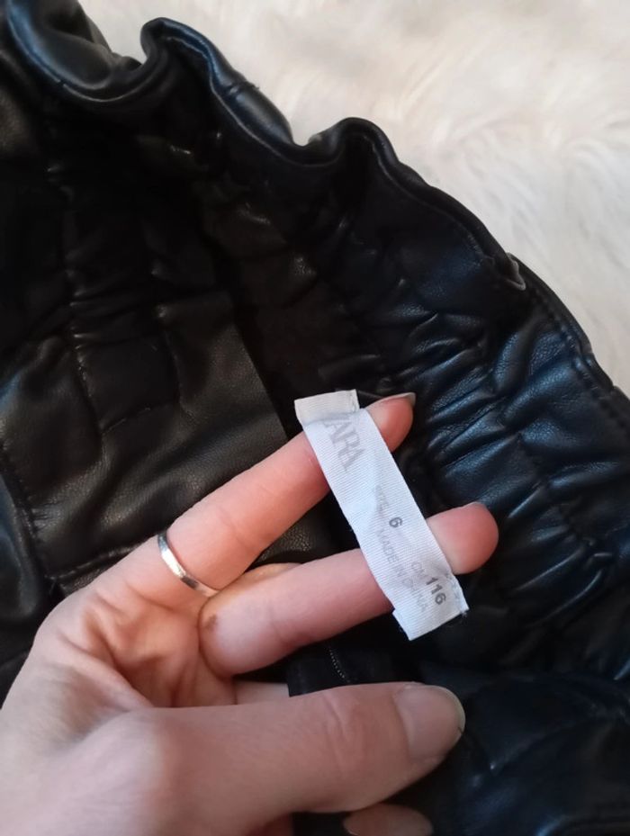 Pantalon simili cuir Zara fille noir 6 ans + gilet Okaïdi en cadeau - photo numéro 13