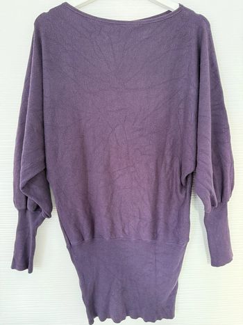 Haut pull d’hiver long violet foncé manches bouffantes