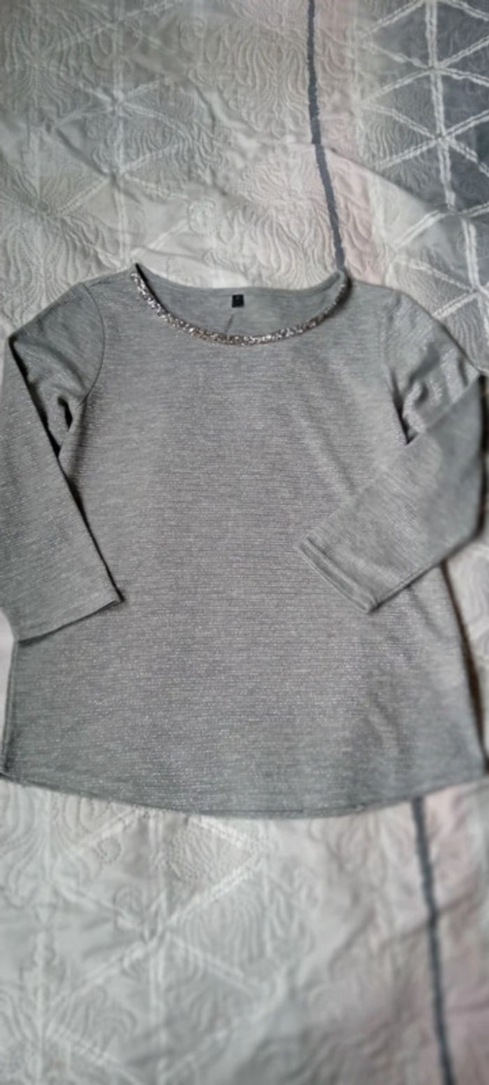Pull de fêtes fin fil métallique argenté col strass gris femme Taille 1 - photo numéro 2