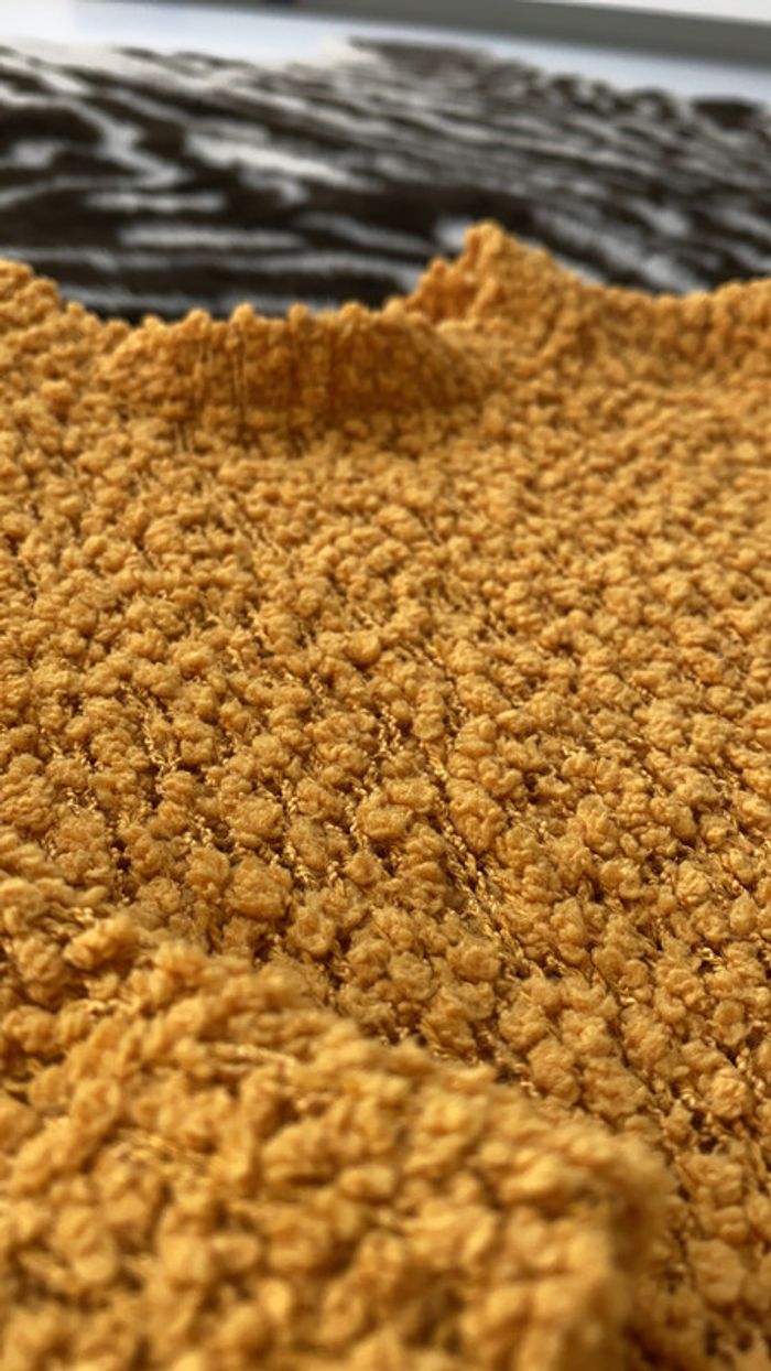 Pull moutarde bouclé 3 ans (98) - photo numéro 3