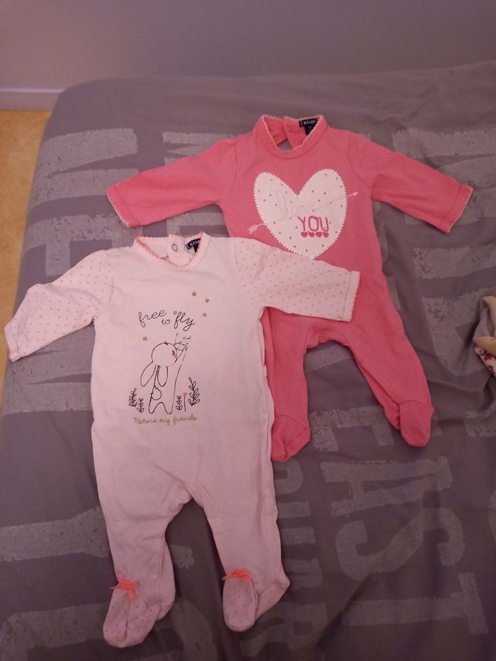 2 pyjamas
