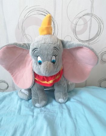 Peluche Dumbo l'éléphant. 30 cm