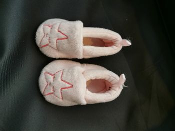 Chaussons étoiles rose clair 0/3mois