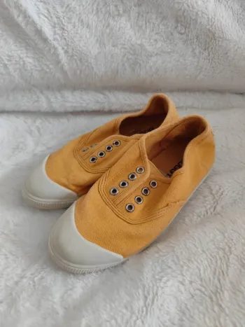 Chaussures basket jaunes soleil taille 35 Buggy