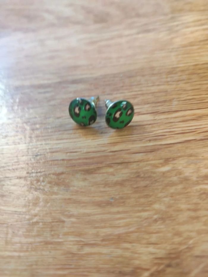 Boucle d'oreilles léopard vert