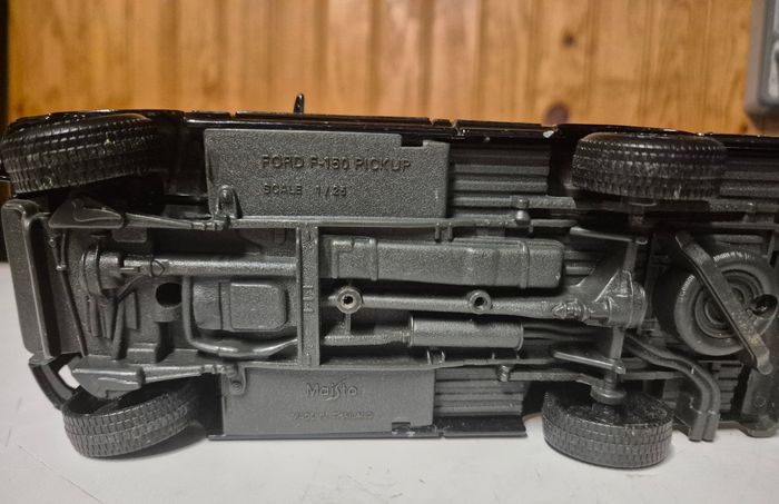 MAISTO vehicule miniature a friction ford F-150 pick up noir 1/25 - photo numéro 6