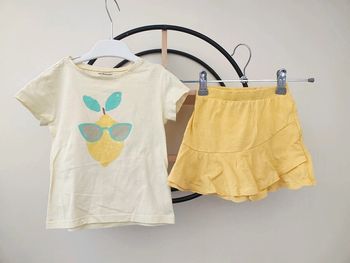 4 ans ensemble été teeshirt Vertbaudet et jupe kiabi