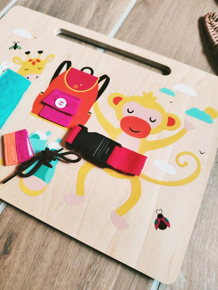 🐒Planche/ panneau multi activités busy board en bois avec petit singe Montessori - photo numéro 3