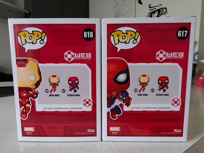 Lot de 2 Funko pop Marvel WEB Iron man 616 & Spiderman 617 (Exclu Disney Park) - photo numéro 3