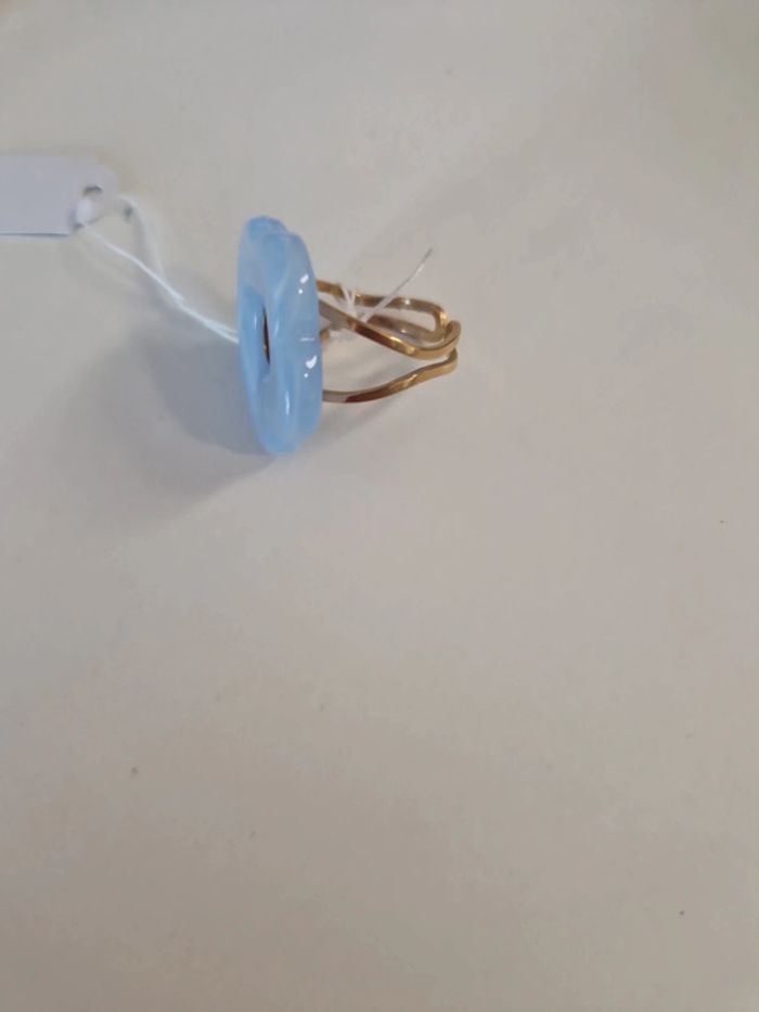Bague Candy acier et résine fleur bleue Neuve - photo numéro 3