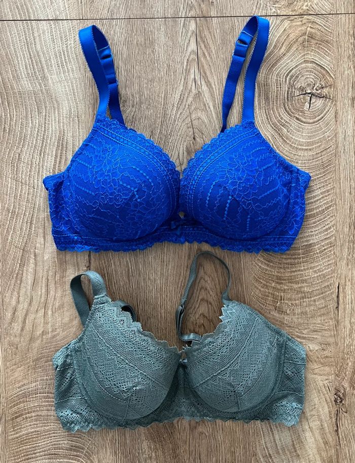 Lot de deux soutiens gorge bleu et gris Etam, taille 95 E Etam