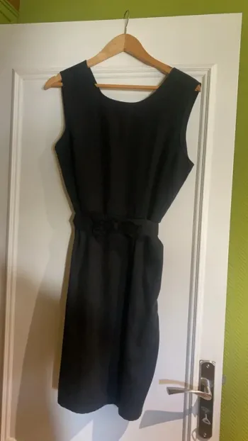 Robe noire avec ceinture amovible