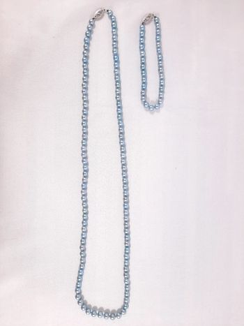 Très bel ensemble collier et bracelet aux perles bleues