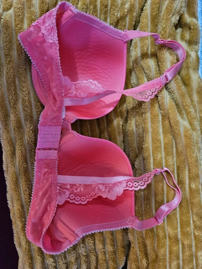 Soutien-gorge - photo numéro 2