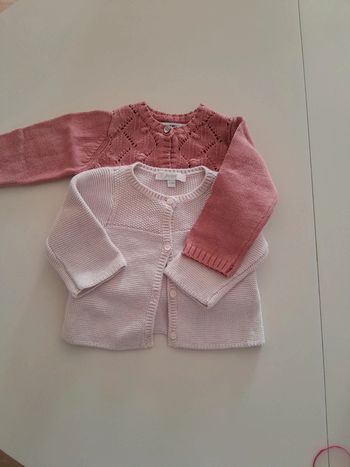 Lot 2 gilets manches longues maille 6 mois