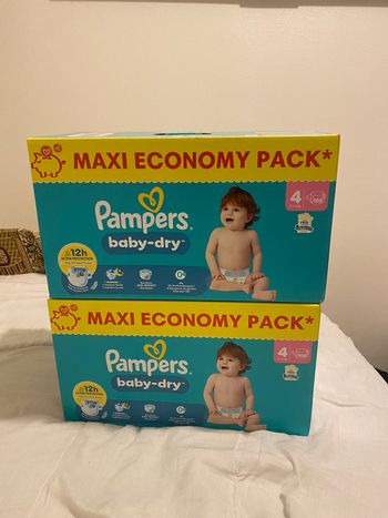 2 cartons de couches Pampers taille 4