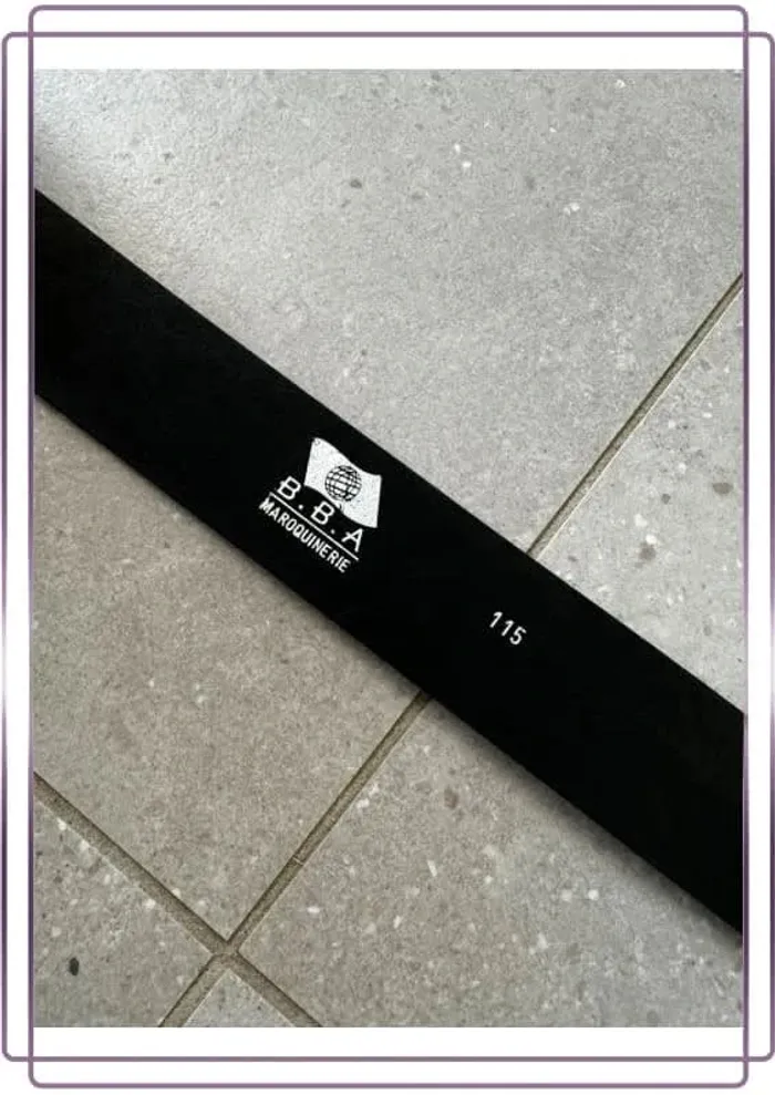 Ceinture noir BBA, bon état mais il y a quelques marques 130x5cm - photo numéro 4