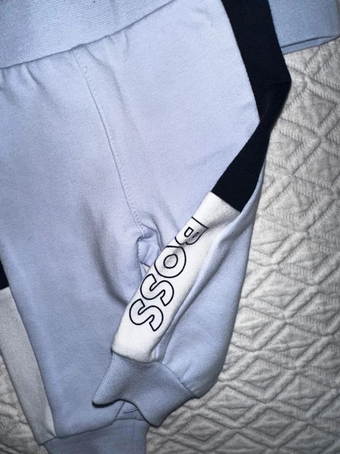 Jolie tenue Hugo Boss état neuf - photo numéro 2