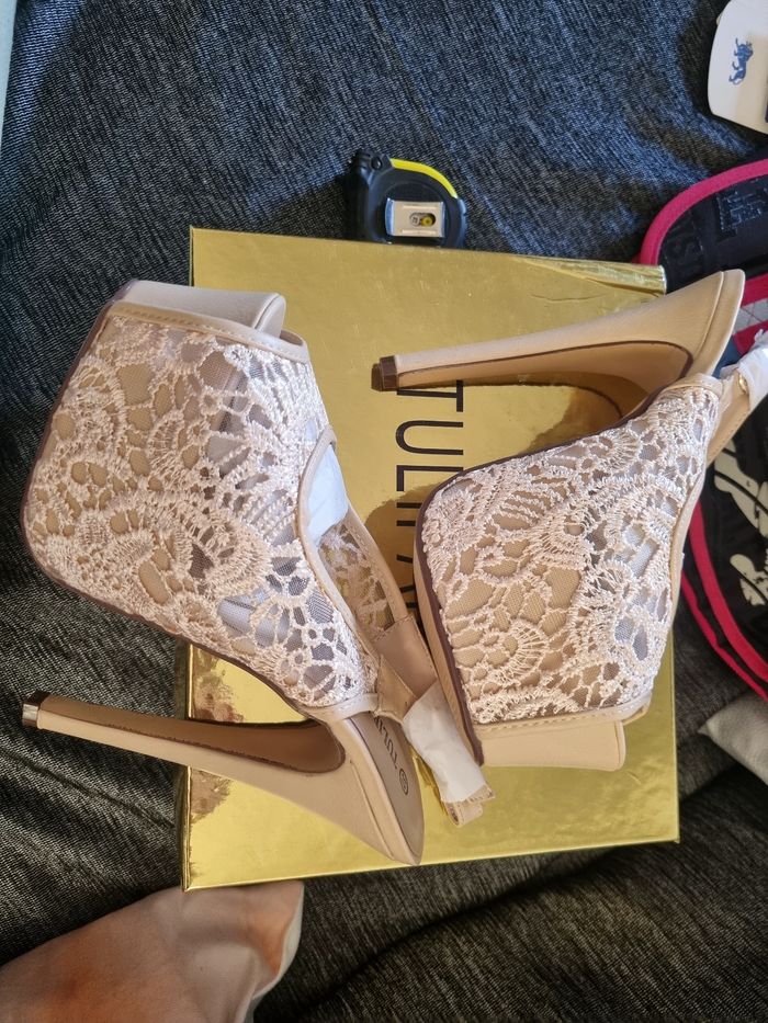 Sandales à très haut talons neuves - photo numéro 2